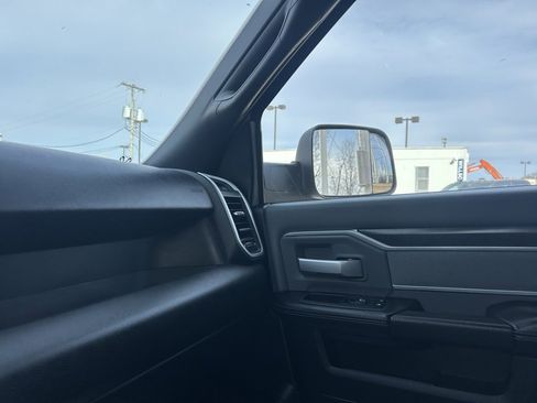 Used 2022 RAM 2500 Big Horn w/ Cold Weather Group image 25