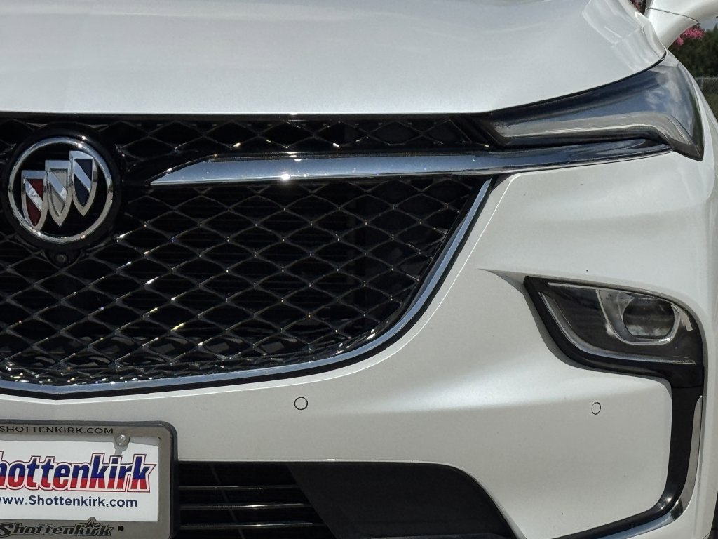 Used 2023 Buick Enclave Avenir FWD image 8