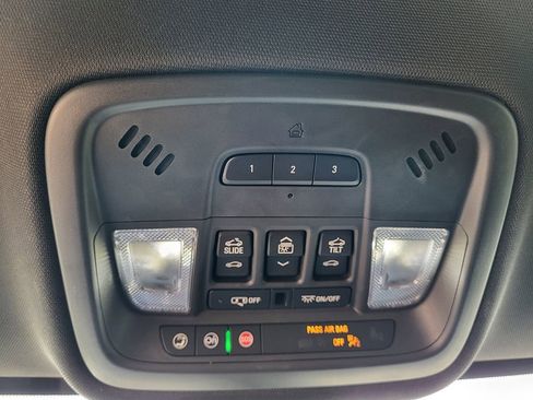 Used 2023 Chevrolet Traverse High Country image 22