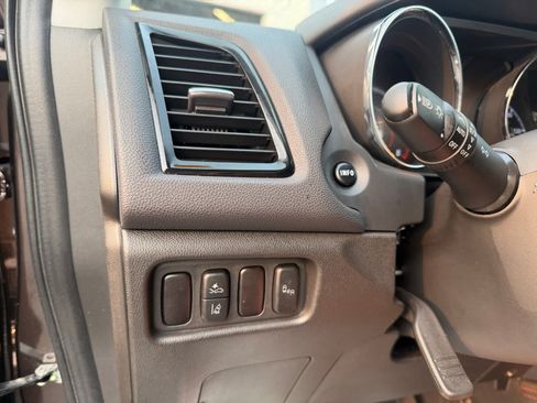 Used 2025 Mitsubishi Outlander Sport SE AWD/4WD image 35