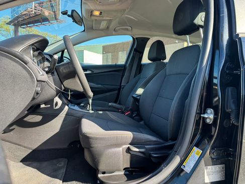 Used 2018 Chevrolet Cruze LS FWD image 15