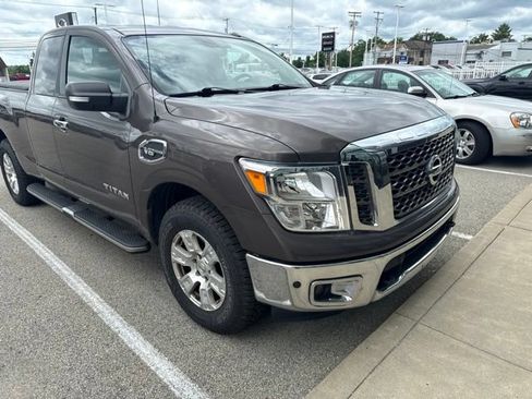 Used 2017 Nissan Titan SV AWD/4WD image 4