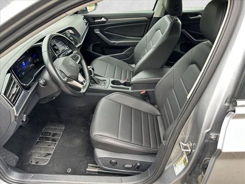 Used 2024 Volkswagen Jetta SE FWD image 11
