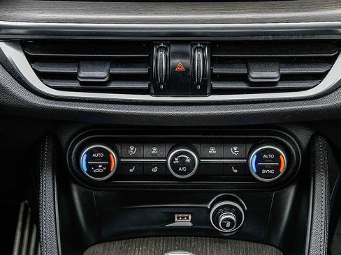 Used 2022 Alfa Romeo Stelvio Ti image 13