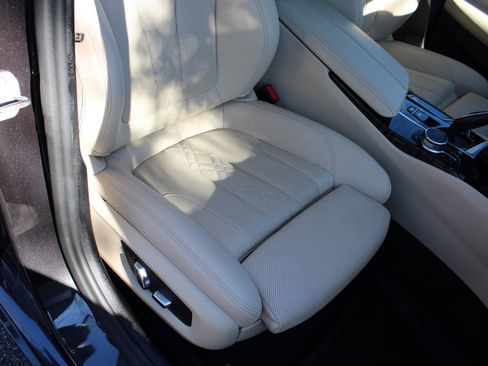 Used 2023 BMW 530i xDrive 530i xDrive w/ Premium Package image 25