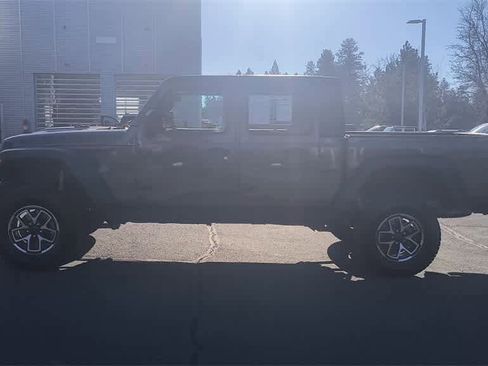 Used 2024 Jeep Gladiator Rubicon w/ Technology Group image 5