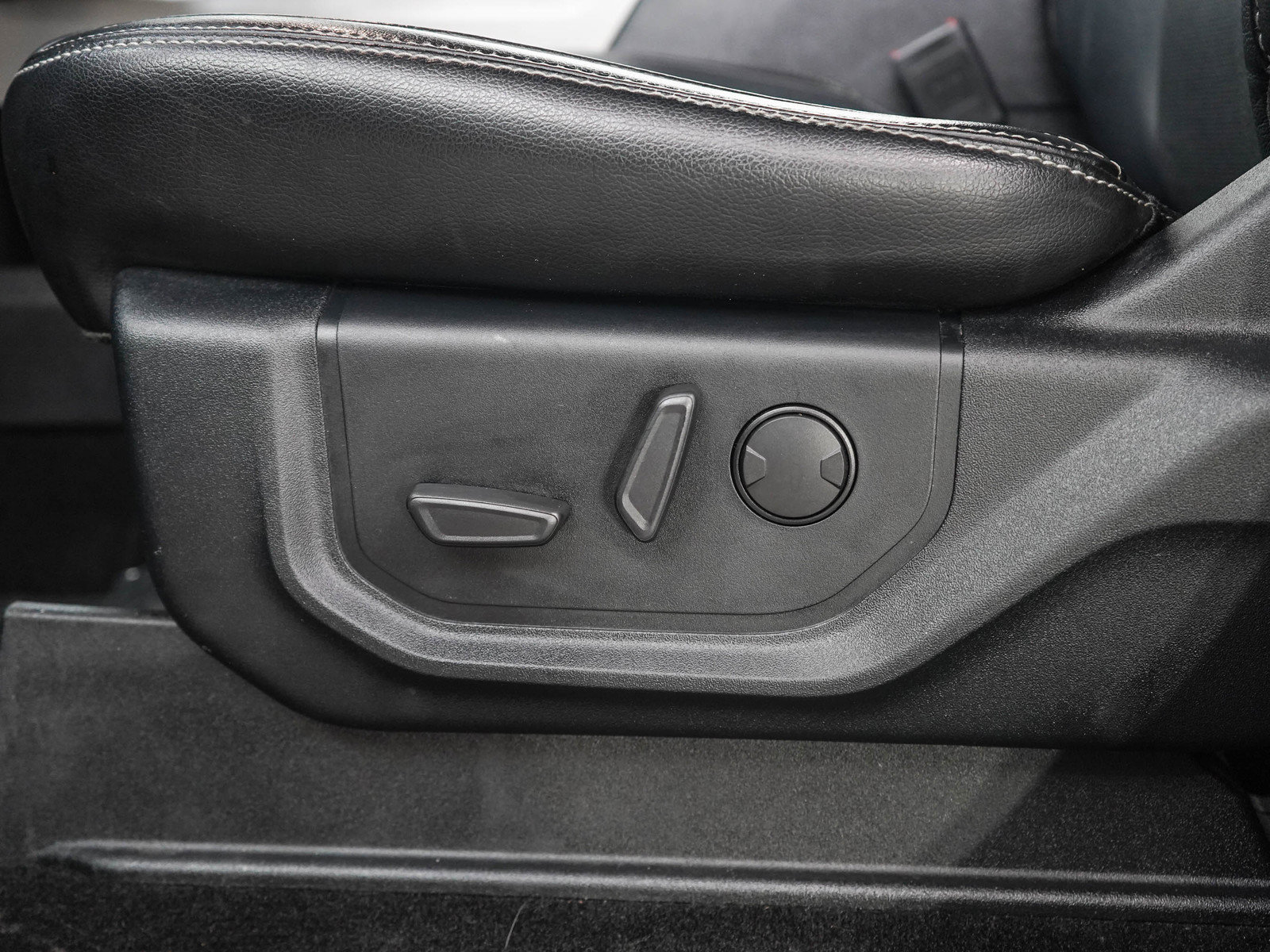 Used 2019 Ford F150 Lariat w/ Equipment Group 502A Luxury AWD/4WD image 26