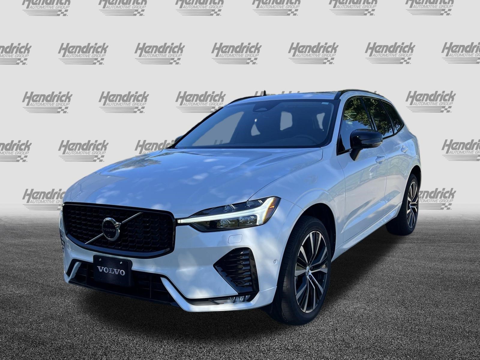 Used 2025 Volvo XC60 B5 Plus AWD/4WD image 6