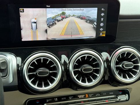 Used 2022 Mercedes-Benz GLB 250 image 26