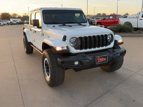 New 2025 Jeep Gladiator Sport image 2