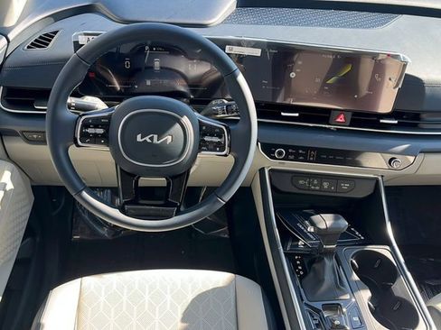 New 2026 Kia Carnival EX image 15