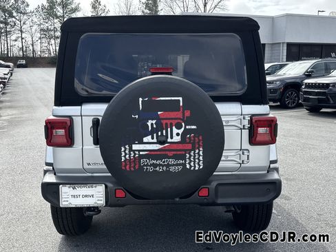 Certified 2024 Jeep Wrangler Sahara w/ Technology Group image 4