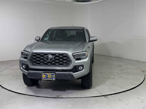 Used 2023 Toyota Tacoma TRD Off-Road w/ Technology Package AWD/4WD image 7