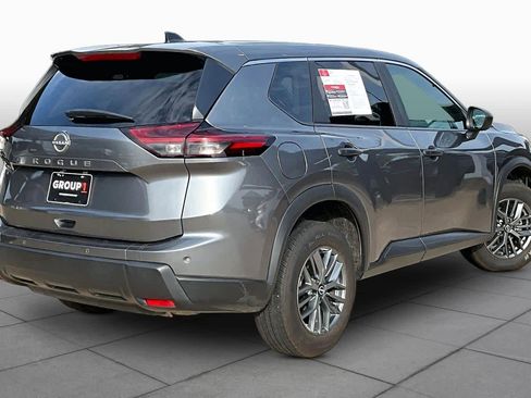 Used 2024 Nissan Rogue S FWD image 11