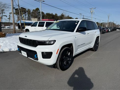 Used 2023 Jeep Grand Cherokee 30th Anniversary image 4