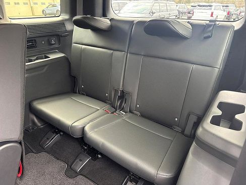 Used 2025 Hyundai Santa Fe Limited image 13