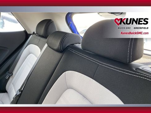 Used 2025 Hyundai Venue SEL image 29