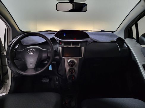 Used 2009 Toyota Yaris 4-Door Hatchback image 14