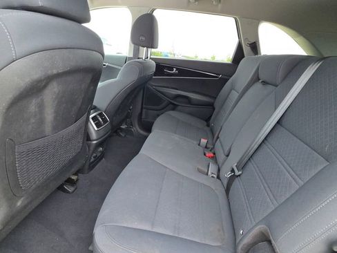 Used 2019 Kia Sorento LX image 13