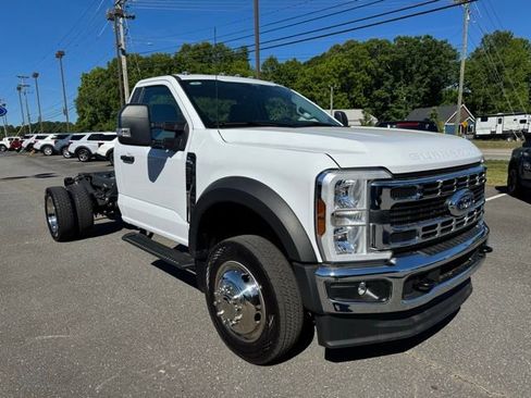 Used 2025 Ford F550 2WD Regular Cab Super Duty w/ XL Chrome Package image 3