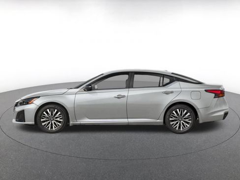 Used 2026 Nissan Altima 2.5 SV FWD image 3