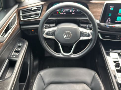 Used 2025 Volkswagen Atlas SEL AWD/4WD image 19