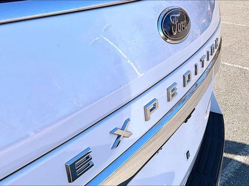 Used 2023 Ford Expedition Limited image 23