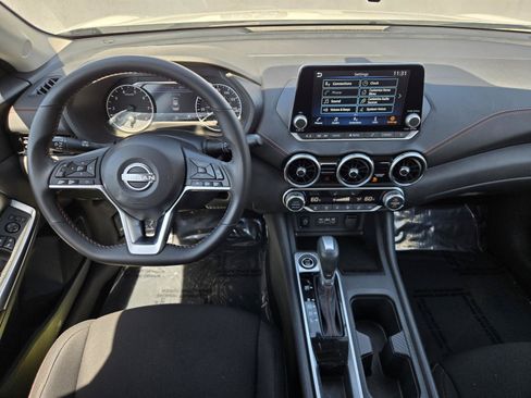 Used 2025 Nissan Sentra SR FWD image 6