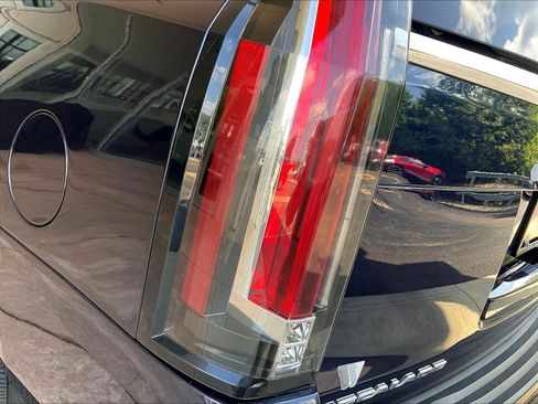 Used 2020 Cadillac Escalade Platinum AWD/4WD image 23