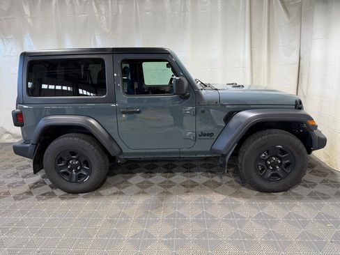 Used 2025 Jeep Wrangler Sport AWD/4WD image 9