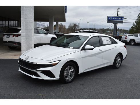 New 2026 Hyundai Elantra SE image 1