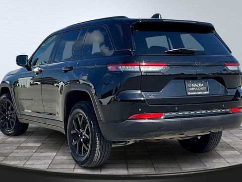 Used 2025 Jeep Grand Cherokee Altitude AWD/4WD image 5