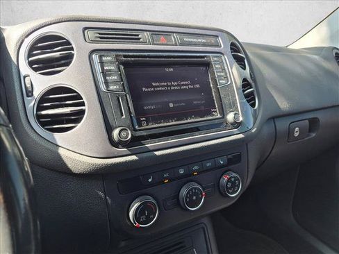 Used 2017 Volkswagen Tiguan S FWD image 11
