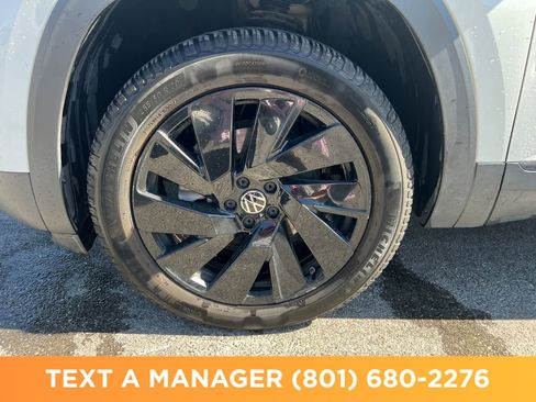 Used 2024 Volkswagen Atlas Cross Sport SE AWD/4WD image 9