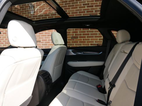 Certified 2023 Cadillac XT5 Sportv w/ LPO, Floor Liner Package image 10