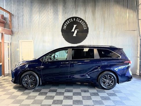 Used 2024 Toyota Sienna XSE AWD/4WD image 8
