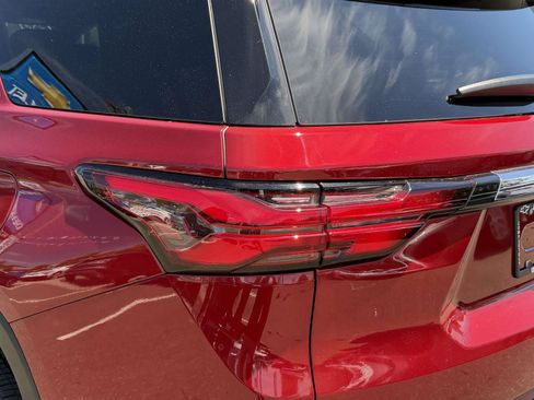 Used 2023 Chevrolet Traverse LT FWD image 10