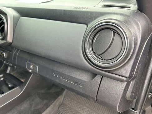 Used 2021 Toyota Tacoma TRD Off-Road image 25