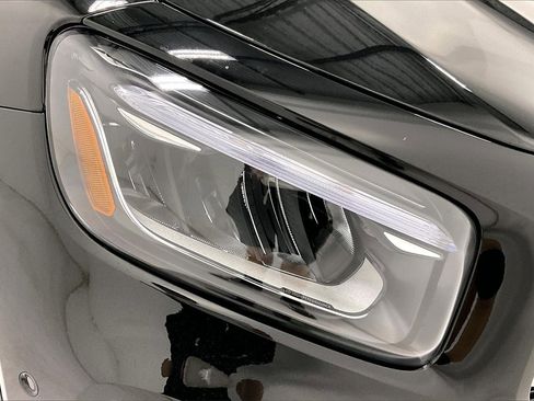 New 2025 Mercedes-Benz GLB 250 4MATIC image 13