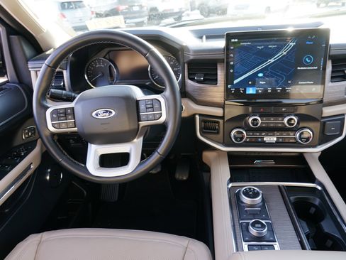 Used 2022 Ford Expedition Limited image 23