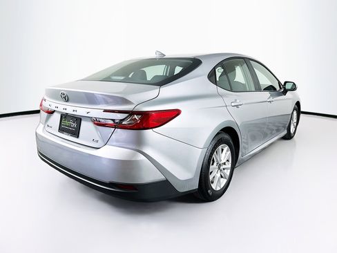 Used 2025 Toyota Camry LE image 9