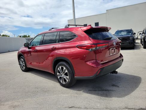 Used 2022 Toyota Highlander XLE FWD image 7
