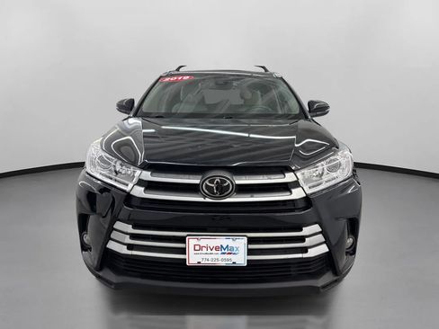 Used 2019 Toyota Highlander XLE AWD/4WD image 2