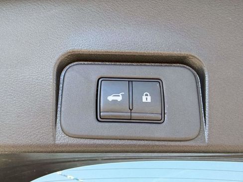 Used 2024 Nissan Rogue SV FWD image 15