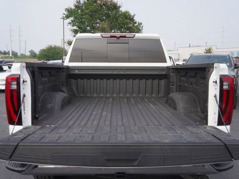Used 2025 GMC Sierra 2500 SLT w/ SLT Convenience Package AWD/4WD image 31