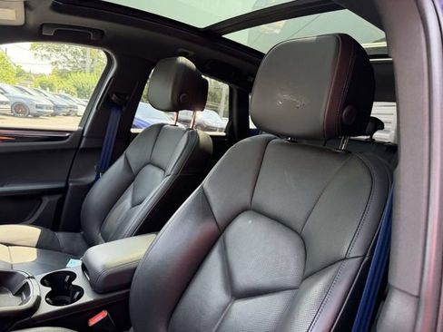 Certified 2024 Porsche Macan AWD/4WD image 13