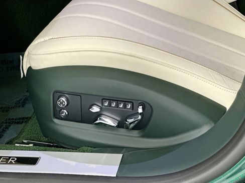 New 2026 Bentley Flying Spur Plug-In Hybrid AWD/4WD image 17