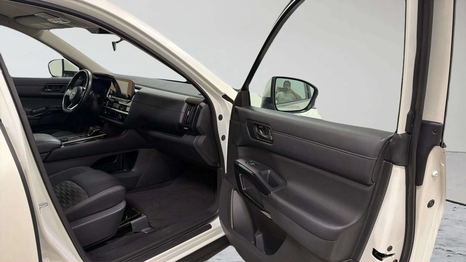 Used 2023 Nissan Pathfinder SV AWD/4WD image 35