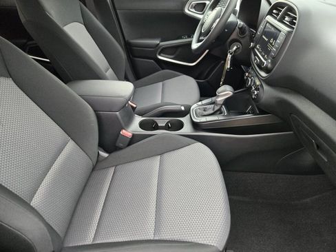 Certified 2025 Kia Soul LX image 13