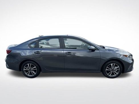 Used 2023 Kia Forte LXS w/ LXS Technology Package FWD image 21